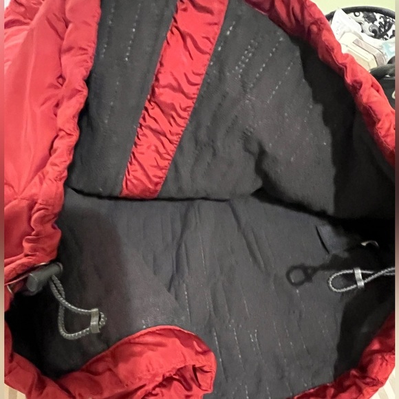 The North Face Red Padded Jacket with Gray Trim – Vintage Style – Size Medium. - Picture 17 of 17